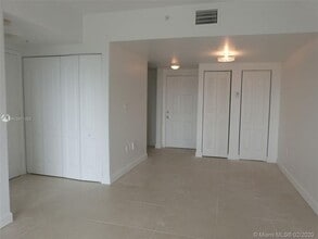 2217 NW 7th St-Unit -1102 in Miami, FL - Building Photo - Building Photo