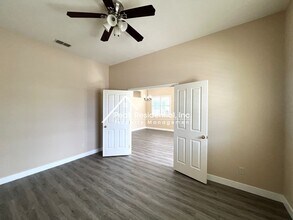 6017 Snow Leopard Cir in Elk Grove, CA - Building Photo - Building Photo