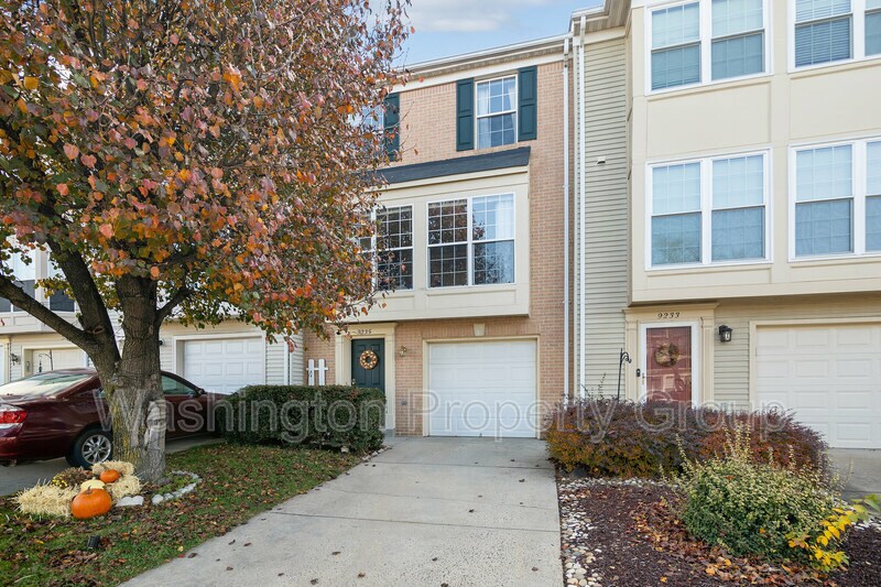 9235 Jessica Dr in Manassas Park, VA - Building Photo