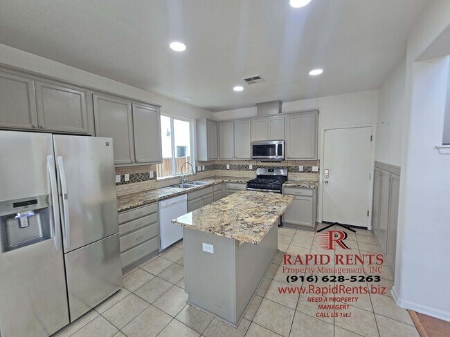 555 Centre Ct Dr in Tracy, CA - Building Photo - Building Photo