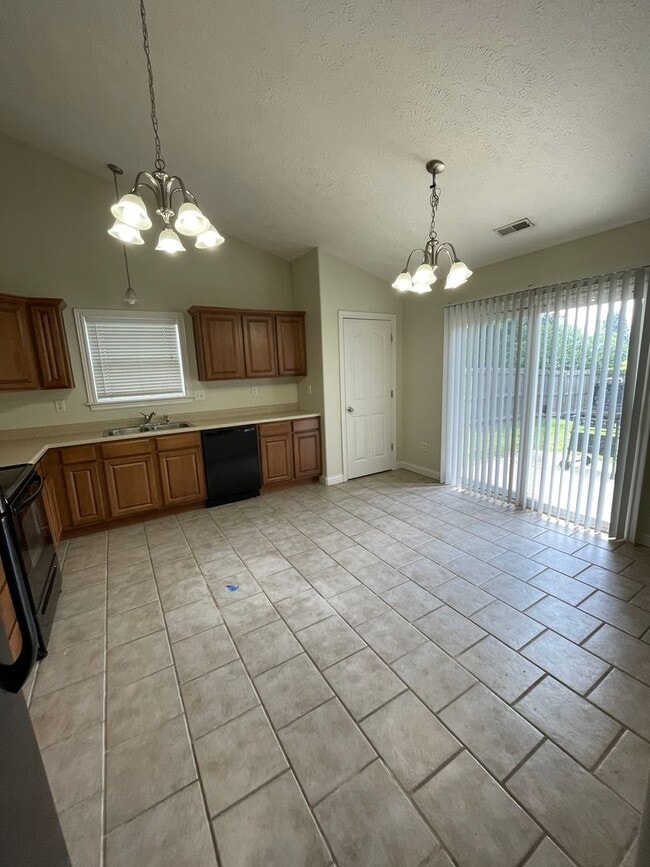 1417 Shining Armor Ln in Lafayette, IN - Foto de edificio - Building Photo