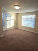 802 Cherry Ave in Sumner, WA - Building Photo - Building Photo