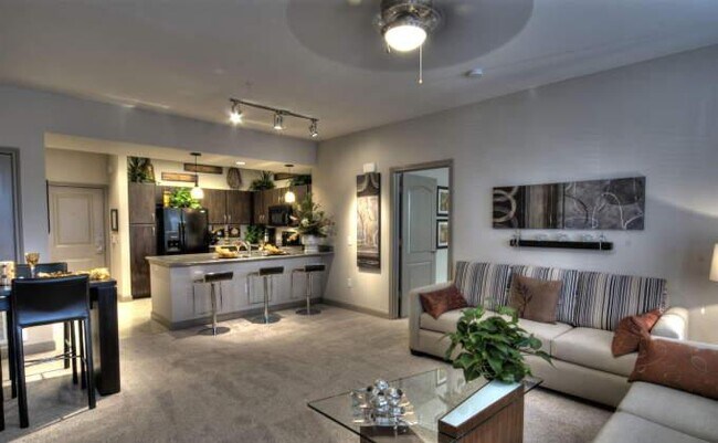 1255 N Post Oak Rd in Houston, TX - Building Photo - Building Photo