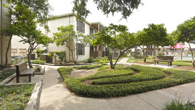 Preserve at Westchase in Houston, TX - Building Photo - Building Photo