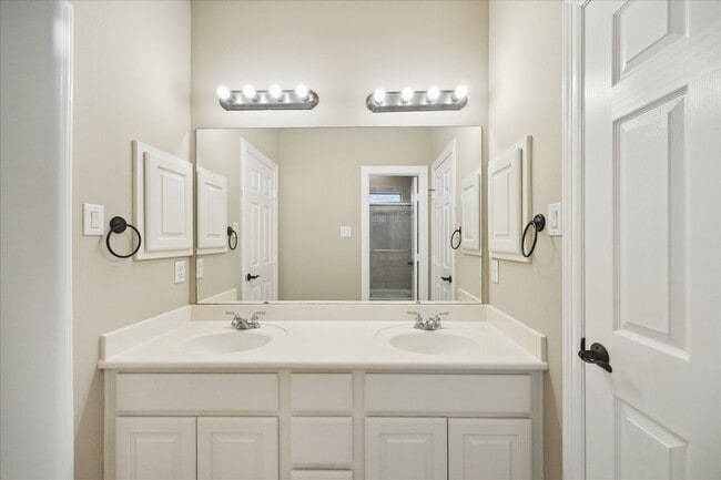 property at 5402 Oakville Ct