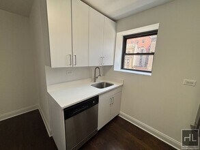 E 16 ST in New York, NY - Foto de edificio - Building Photo