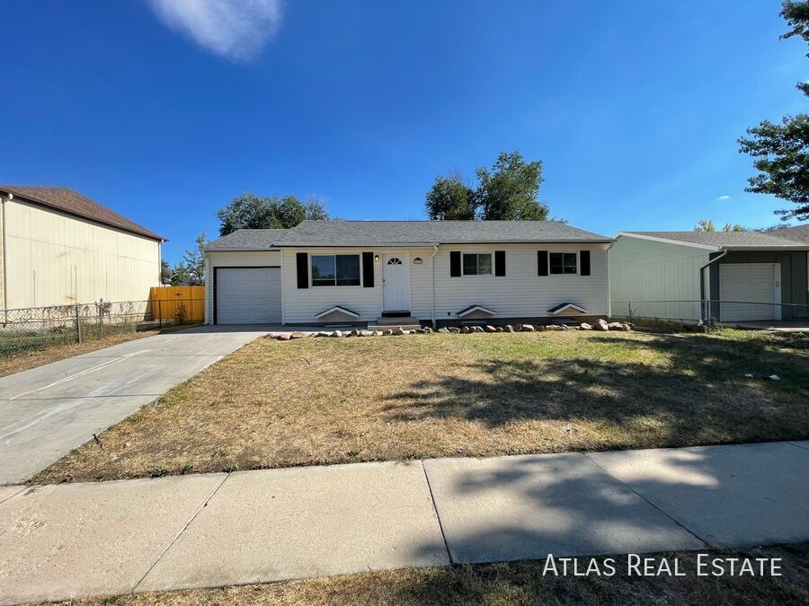 4419 Dewey Dr in Colorado Springs, CO - Foto de edificio