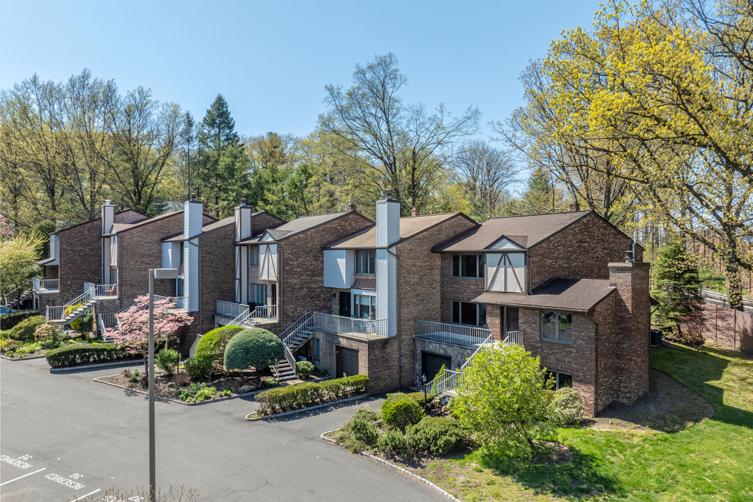 900 Valley Rd in Clifton, NJ - Foto de edificio