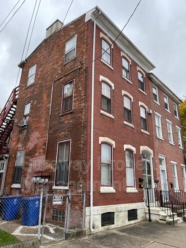 property at 212 E Broad St