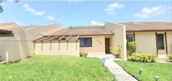 2962 NW 109th Ave in Sunrise, FL - Building Photo