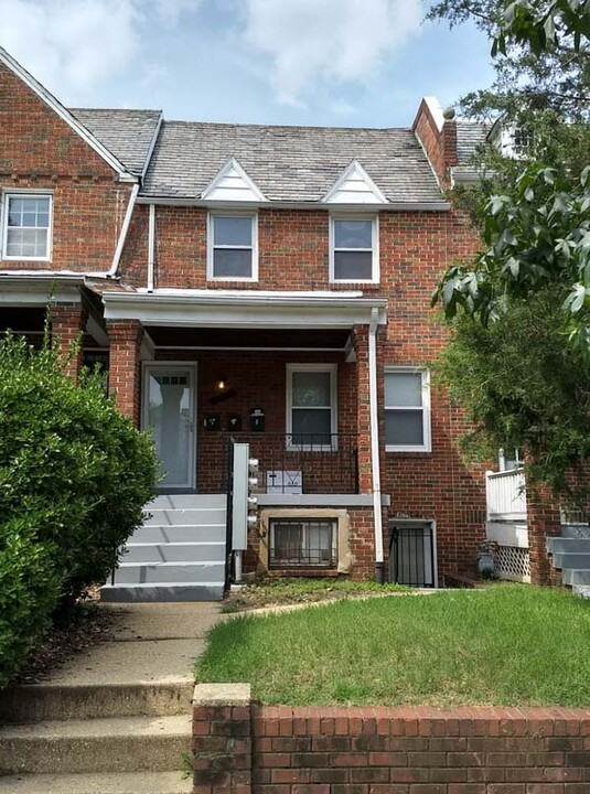 1622 C St NE, Unit 1 in Washington, DC - Building Photo