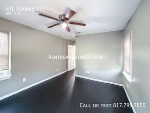 501 Seaman St in Fort Worth, TX - Foto de edificio - Building Photo