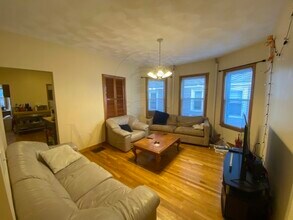 35 Hancock St-Unit -1 in Somerville, MA - Building Photo - Building Photo