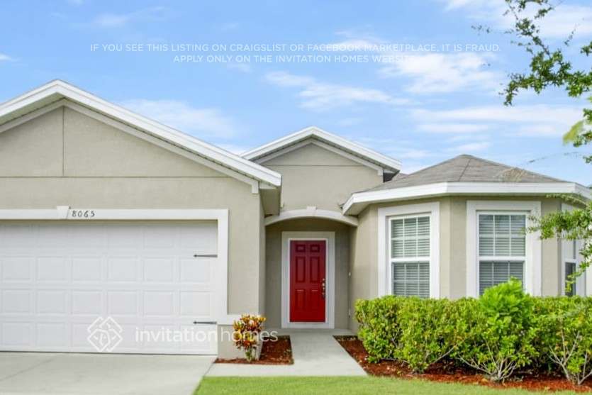 8065 Gopher Tortoise Trail in Lehigh Acres, FL - Foto de edificio