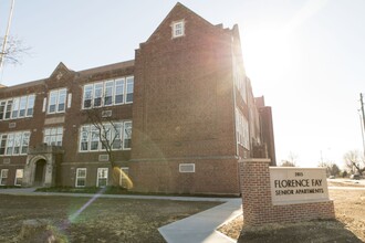 Florence Fay School Senior Apartments in Indianapolis, IN - Foto de edificio - Building Photo