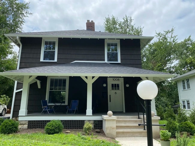 property at 1008 E 2nd St