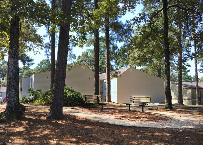 Pine Highland Apartments in Pineville, LA - Foto de edificio - Building Photo