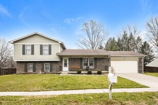 414 Apple Tree Dr in Fishers, IN - Building Photo