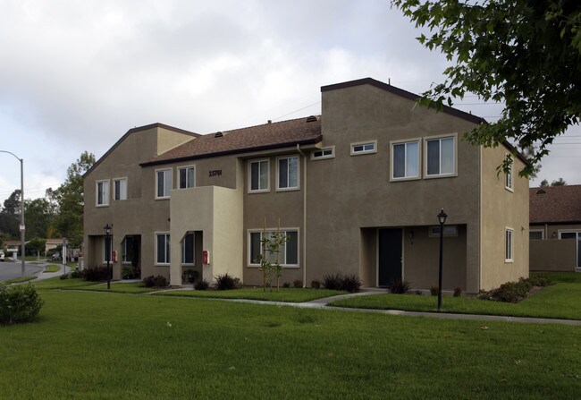 Rancho Moulton Apartments in Laguna Hills, CA - Foto de edificio - Building Photo