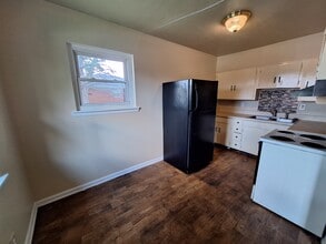 4302 Naomi Dr, Unit Apt. #3 in Louisville, KY - Foto de edificio - Building Photo
