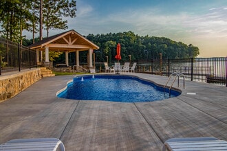 203 Sunset Point Dr, Unit 231 in Dadeville, AL - Building Photo - Building Photo