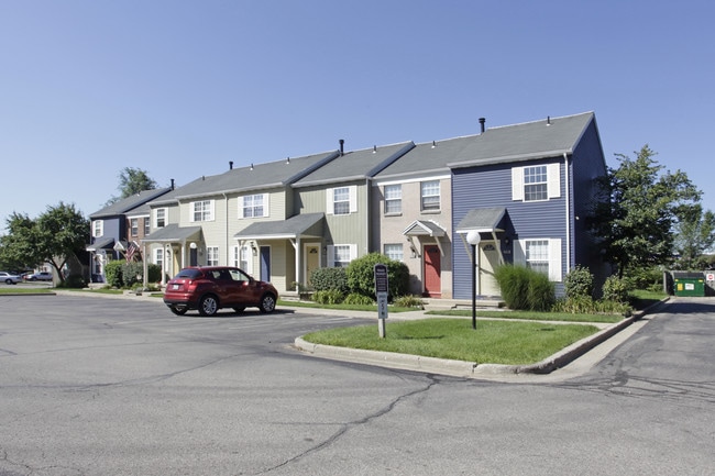Westgate Village Townhouses in Comstock Park, MI - Foto de edificio - Building Photo