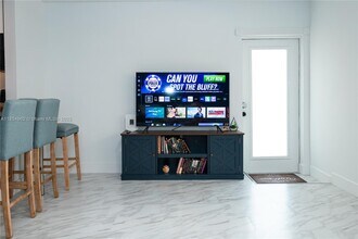 224 Meridian Ave, Unit 6 in Miami Beach, FL - Building Photo - Building Photo