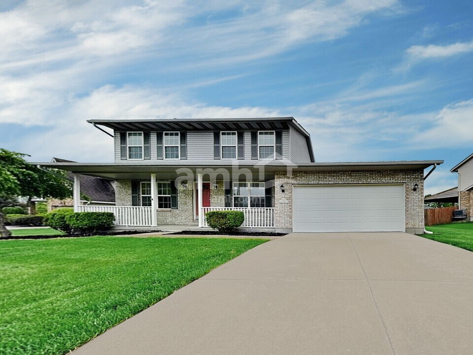 6585 Taylor Trace Ln in Hamilton, OH - Building Photo