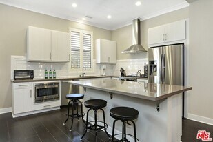 2202 Edendale Ln in Los Angeles, CA - Building Photo