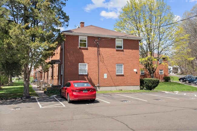 75 Saltonstall Pky, Unit A21 in East Haven, CT - Building Photo - Building Photo