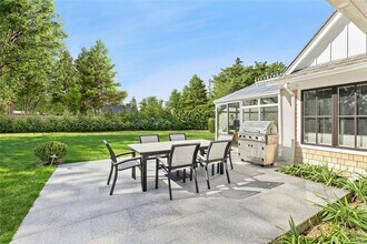 8 Shore Rd in West Hampton Dunes, NY - Building Photo - Building Photo