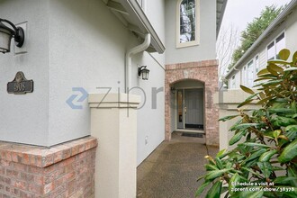 4908 Mulholland Dr in Lake Oswego, OR - Building Photo - Building Photo