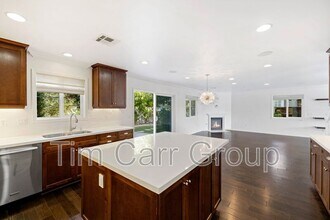 601 Powell Pl in Newport Beach, CA - Building Photo - Building Photo