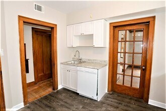 3844 N Bernard St, Unit 2B in Chicago, IL - Foto de edificio - Building Photo