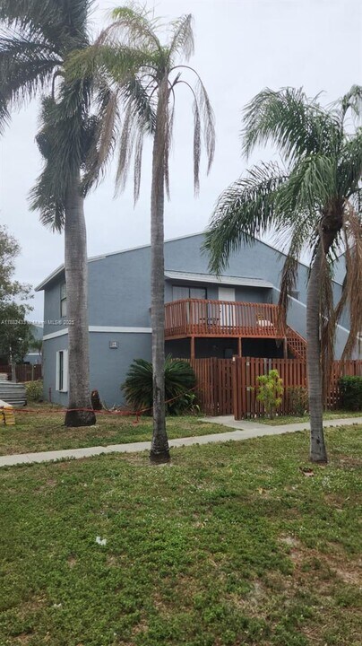 12 N Crossings Cir in Boynton Beach, FL - Building Photo