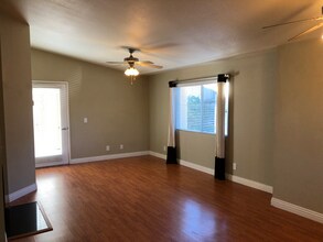 8400 W Charleston Blvd, Unit 239 in Las Vegas, NV - Foto de edificio - Building Photo