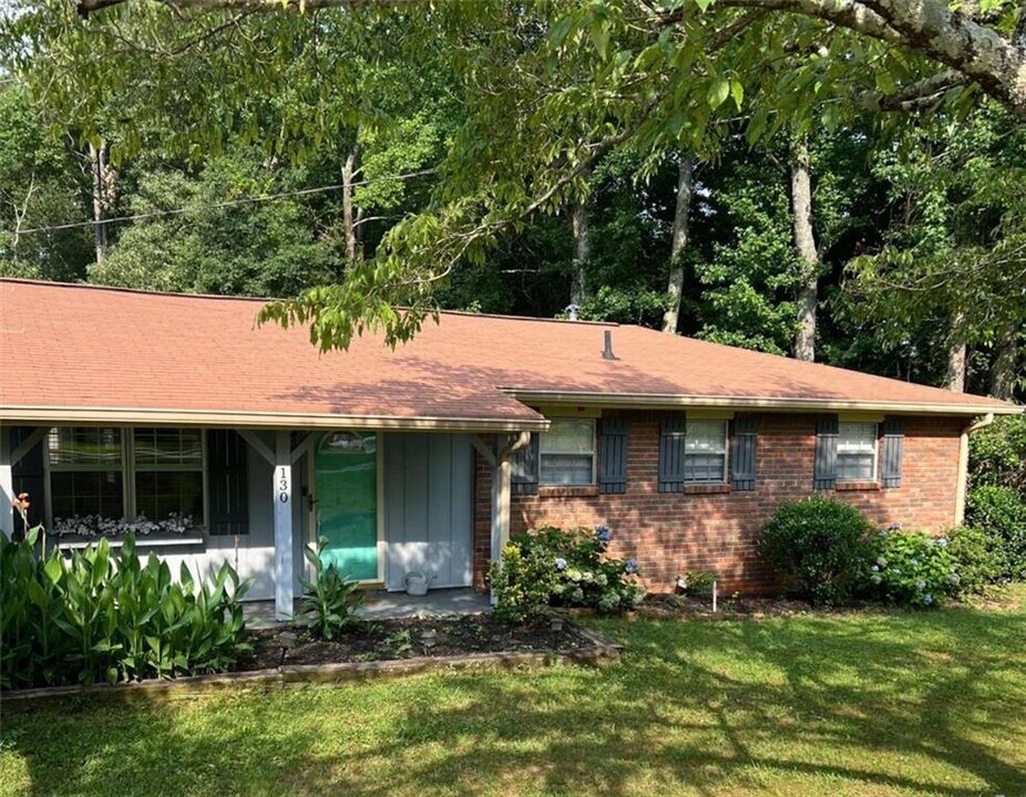 130 Shaw Dr in Fairburn, GA - Building Photo