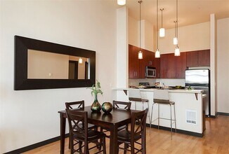 655 Crockett St in Seattle, WA - Building Photo - Building Photo