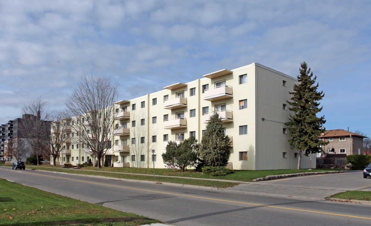 Park Residence in Oshawa, ON - Building Photo