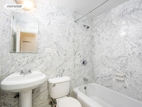 35 E 35th St in New York, NY - Building Photo - Building Photo