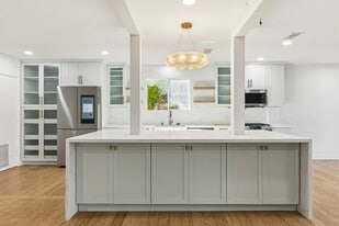 20305 Aetna St in Los Angeles, CA - Building Photo