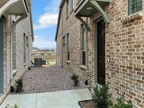 7137 Buchanan Dr in Grand Prairie, TX - Building Photo - Building Photo