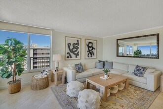 1051 Hillsboro Mile in Hillsboro Beach, FL - Foto de edificio - Building Photo