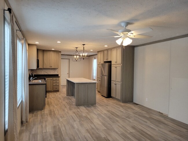 9132 Windward Dr in Algonac, MI - Building Photo - Building Photo