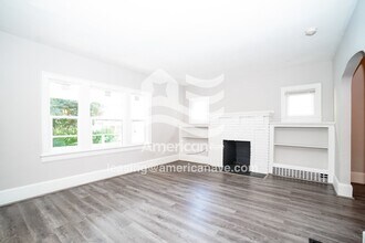 985 Delia Ave in Akron, OH - Building Photo - Building Photo