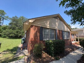 716 Montclair Dr in Wilmington, NC - Building Photo