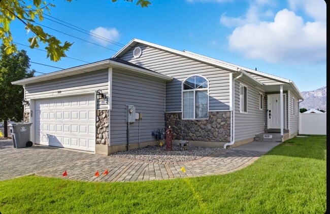 909-1520 1520 N Cir