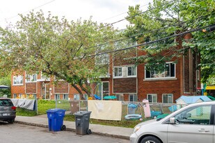 572 2E Rue in Laval, QC - Building Photo