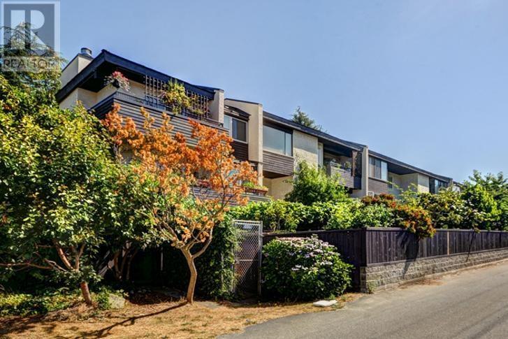 1420 E 8th Ave in Vancouver, BC - Building Photo