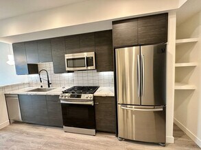 3355 Overland Ave, Unit 505 in Los Angeles, CA - Building Photo - Building Photo